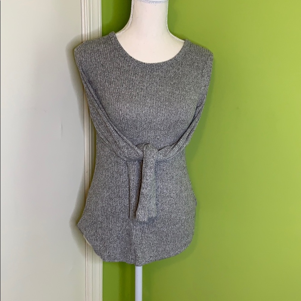 Long sleeve gray top